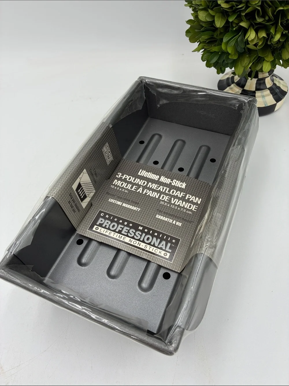 Chicago Metallic Non-Stick 3-Pound Meatloaf Pan